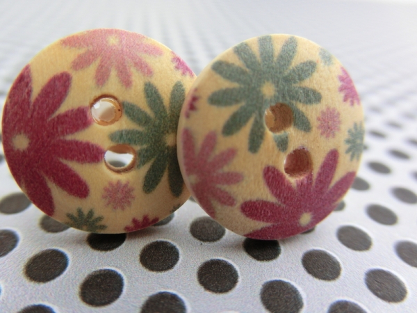 Ohrstecker Holzknöpfe Blumen Gänseblümchen Aster